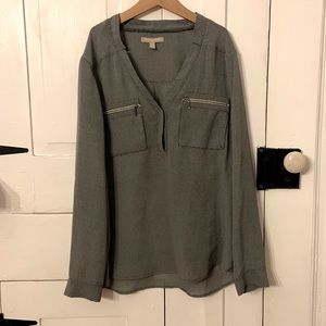 Super cute, lightweight large Banana Republic woman’s shirt.